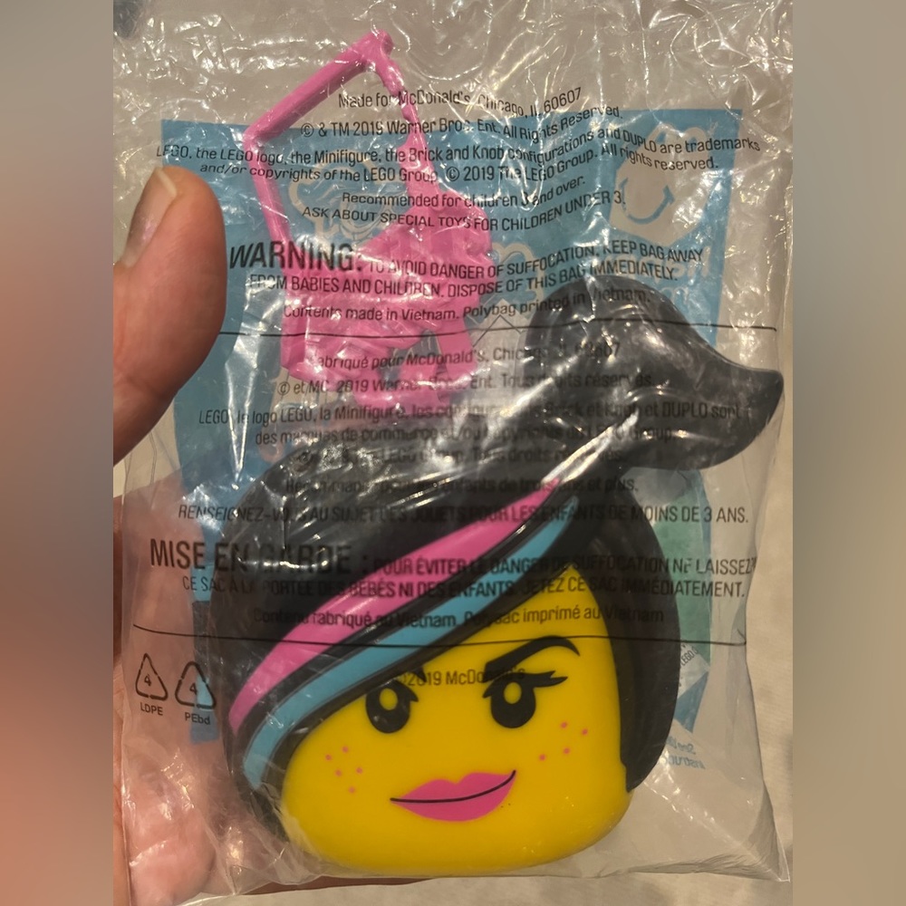 WYLDSTYLE The Lego Movie 2 McDonald’s Happy Meal Toy Box Bag Charm Case Girl New